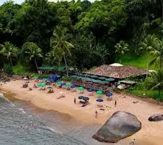 Quiosque na praia visto do alto