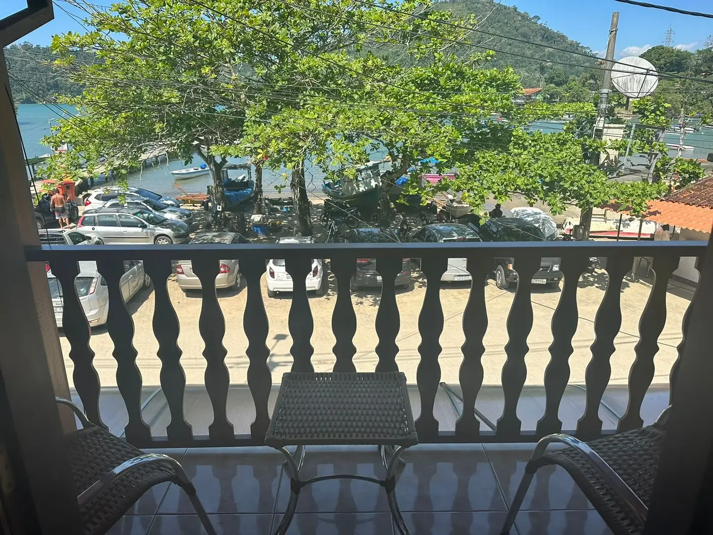 Varanda da pousada com vista do mar